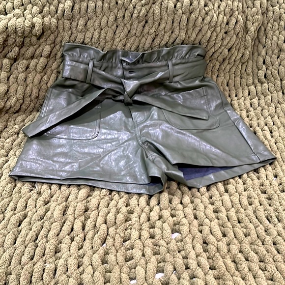 Francesca's Collections Pants - Large Francescas high waisted shorts